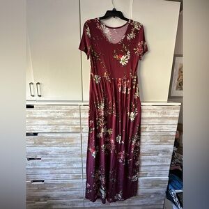 Chic Floral Maxi Dress in Burgundy